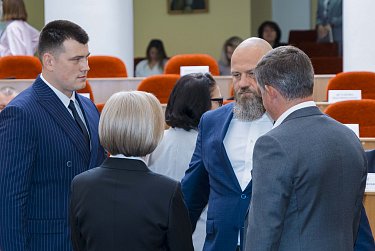Парламент приступил к работе!
